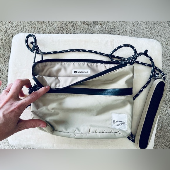 Lululemon Patch Logo Crossbody Bag, Trench/Graphite Grey - Picture 4 of 7